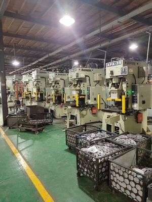 Фильтр топлива для дизельных двигателей для грузовых автомобилей EF-13100 - ваше одностороннее решение по замене/ремонту